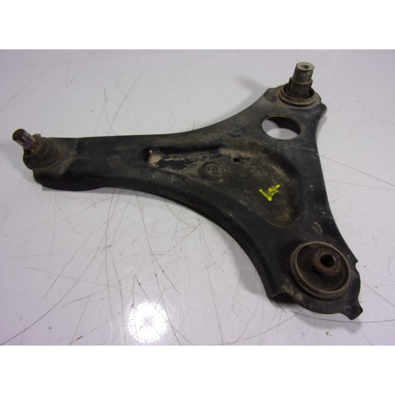 Recambio de brazo suspension inferior delantero izquierdo para renault twingo iii 1.0 sce referencia OEM IAM   