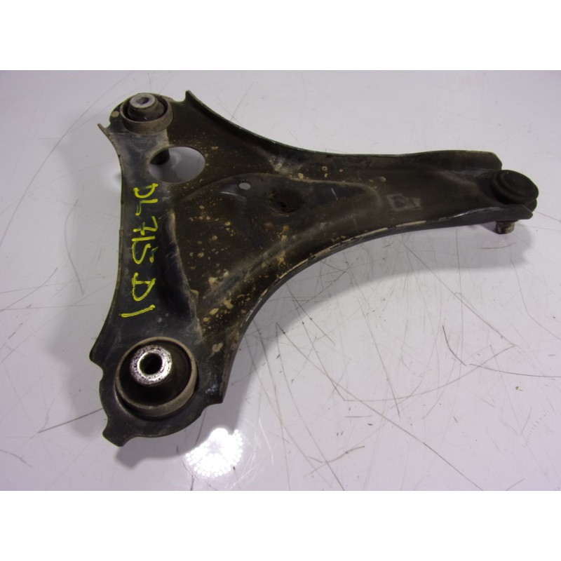 Recambio de brazo suspension inferior delantero izquierdo para renault twingo iii 1.0 sce referencia OEM IAM   