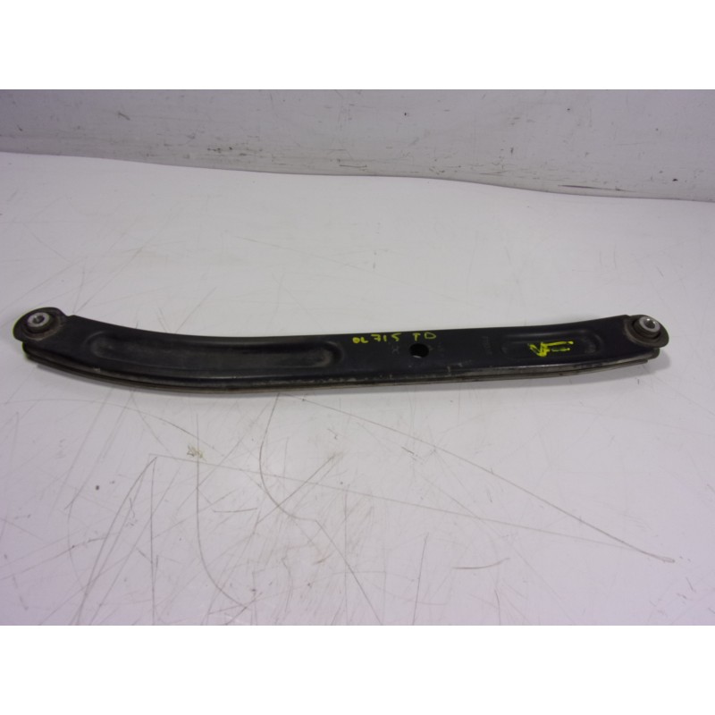 Recambio de brazo suspension superior trasero derecho para renault twingo iii 1.0 sce referencia OEM IAM   