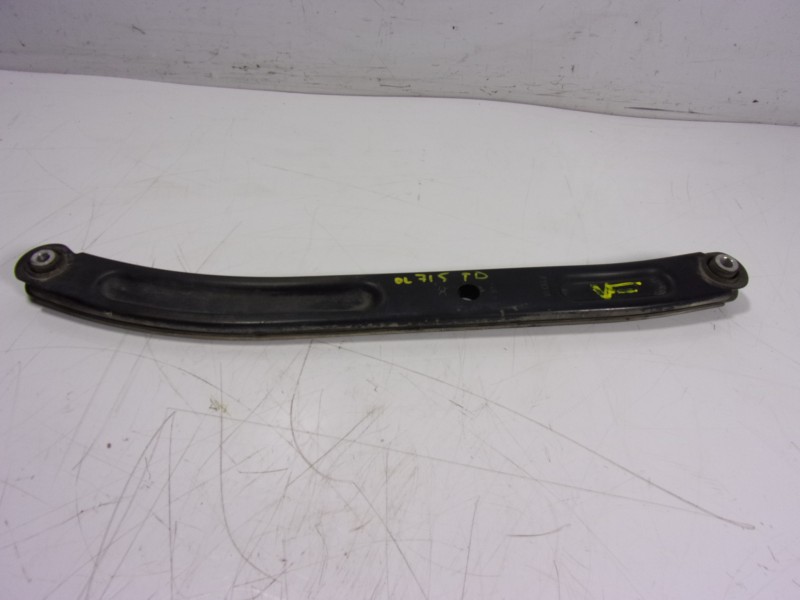 Recambio de brazo suspension superior trasero derecho para renault twingo iii 1.0 sce referencia OEM IAM   