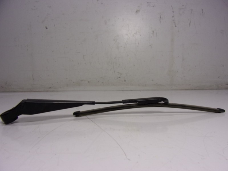 Recambio de brazo limpia trasero para land rover new discovery l462 3.0 d referencia OEM IAM LR083129  