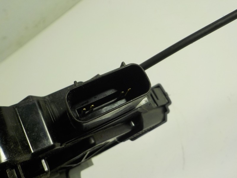 Recambio de cerradura puerta trasera izquierda para hyundai i20 1.2 16v cat referencia OEM IAM 81410C8020  