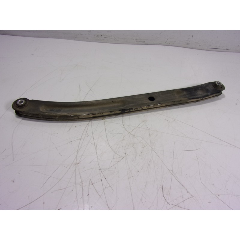 Recambio de brazo suspension superior trasero izquierdo para renault twingo iii 1.0 sce referencia OEM IAM   