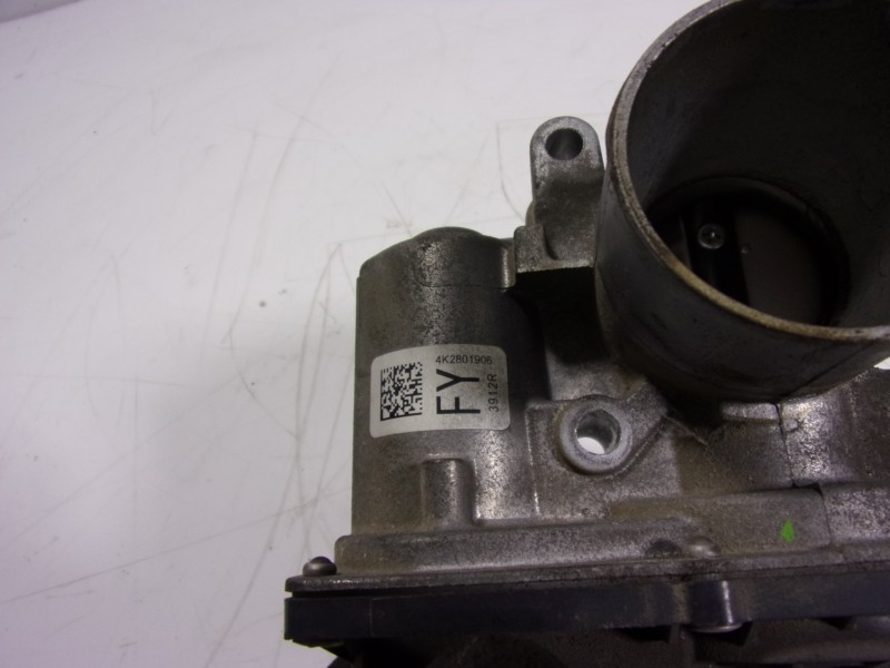 Recambio de caja mariposa para renault twingo iii 1.0 sce referencia OEM IAM  4K2801906 