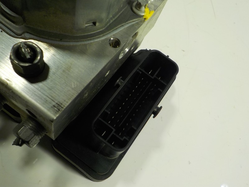 Recambio de abs para renault clio iv 0.9 tce referencia OEM IAM 476607694R 476601842R 