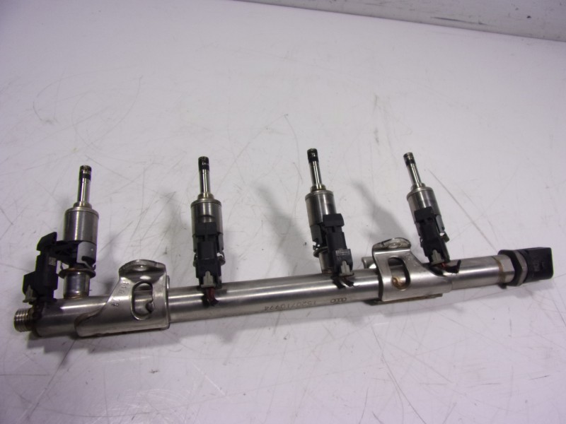 Recambio de rampa inyectora para volkswagen polo (6c1) 1.2 tsi referencia OEM IAM 04E133320D 04E133320D 04E906036T