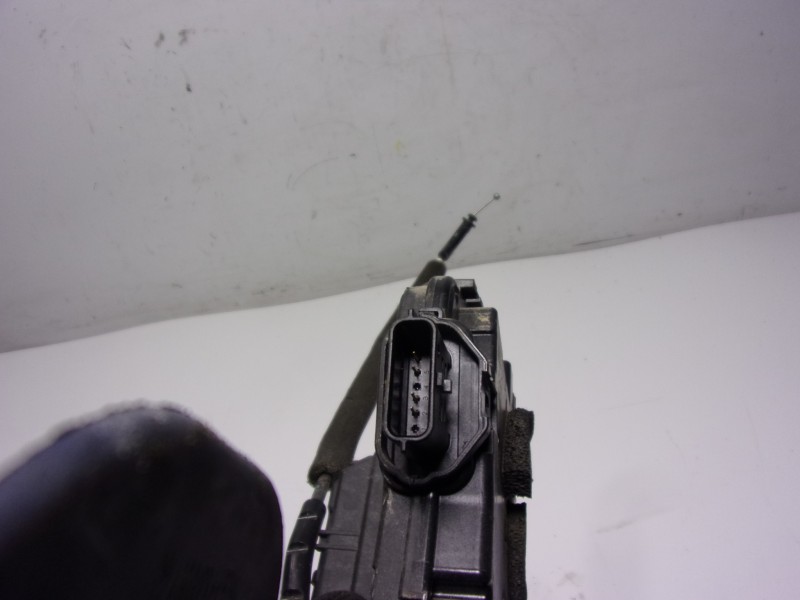 Recambio de cerradura puerta delantera derecha para renault twingo iii 1.0 sce referencia OEM IAM  805020355R 