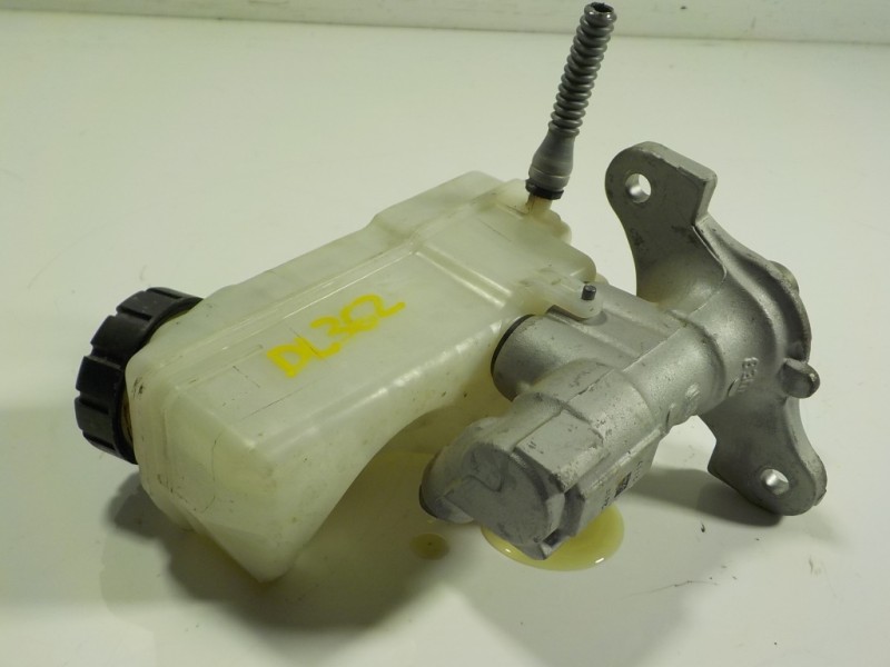 Recambio de bomba freno para renault clio iv 0.9 tce referencia OEM IAM 460111938R  