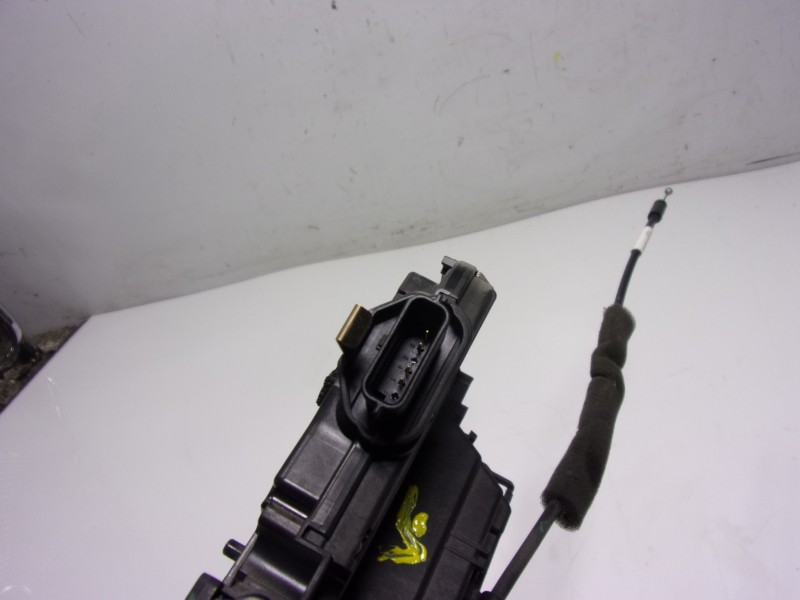 Recambio de cerradura puerta trasera izquierda para renault twingo iii 1.0 sce referencia OEM IAM  825033289R 