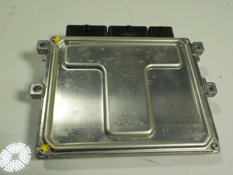 Recambio de centralita motor uce para renault clio iv 0.9 tce referencia OEM IAM 237102982S 237102982S 