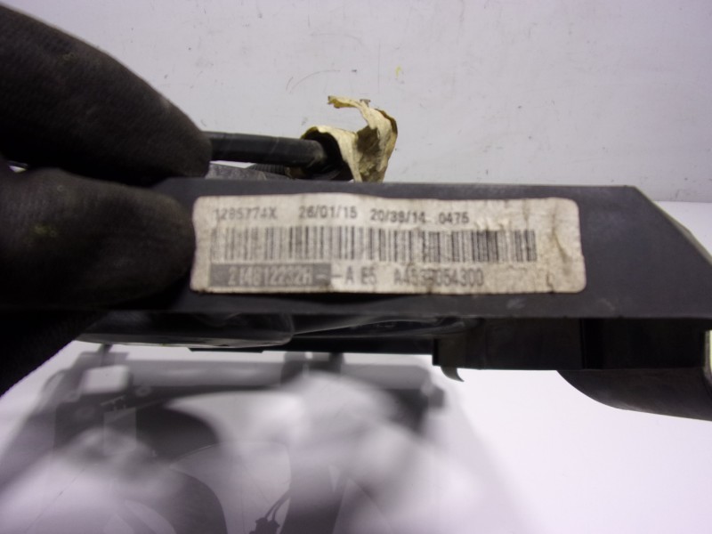 Recambio de electroventilador para renault twingo iii 1.0 sce referencia OEM IAM  214812232R 