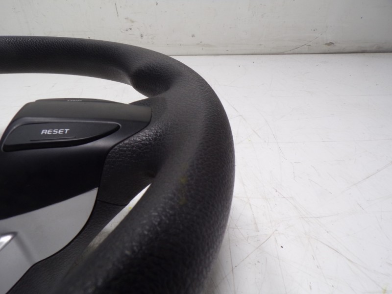 Recambio de volante para kia rio (yb) 1.2 cat referencia OEM IAM 56111H8000WK 56180H8000 