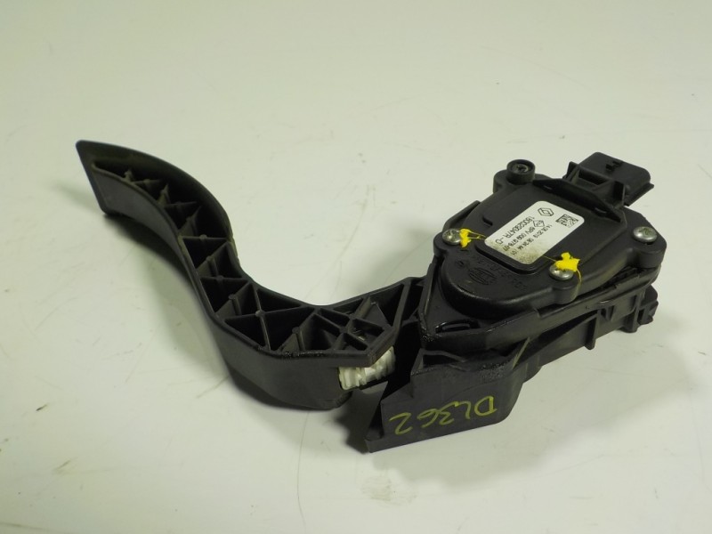 Recambio de potenciometro pedal para renault clio iv 0.9 tce referencia OEM IAM 180029347R 180029347R 
