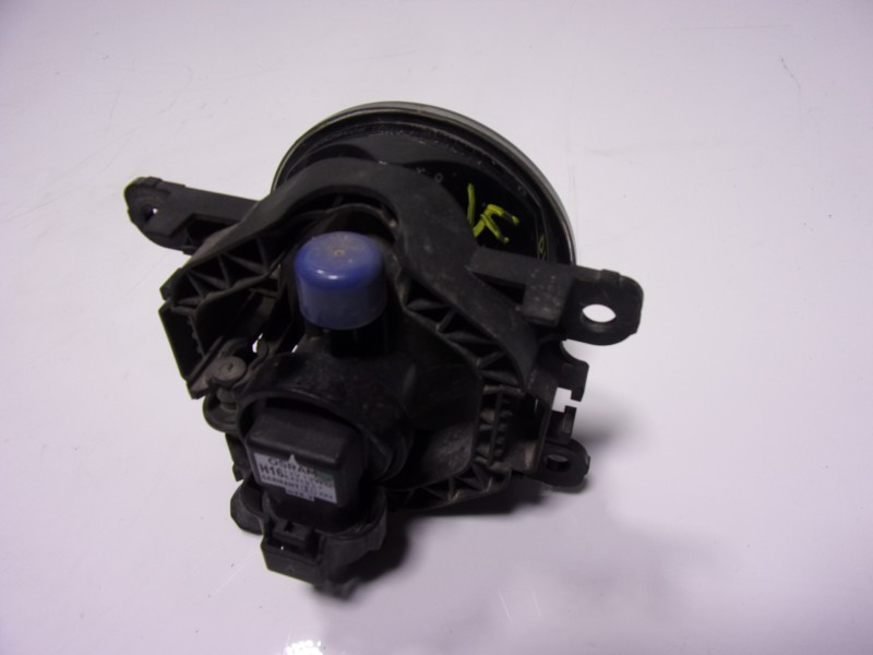 Recambio de faro antiniebla izquierdo para renault twingo iii 1.0 sce referencia OEM IAM  261500097R 