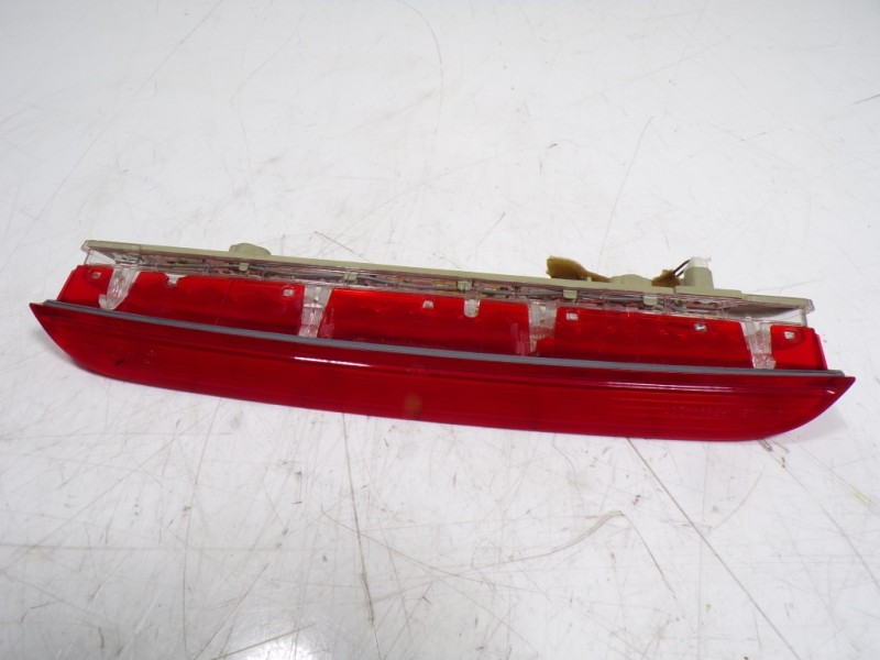 Recambio de piloto trasero central para mazda cx-7 (er) 2.2 turbodiesel cat referencia OEM IAM EG2151580D D46151580 