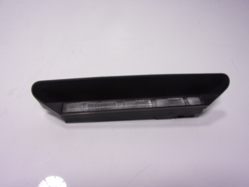 Recambio de piloto trasero central para renault twingo iii 1.0 sce referencia OEM IAM  265903126R 