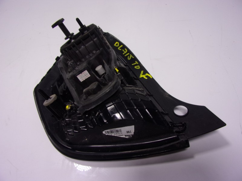 Recambio de piloto trasero derecho para renault twingo iii 1.0 sce referencia OEM IAM   