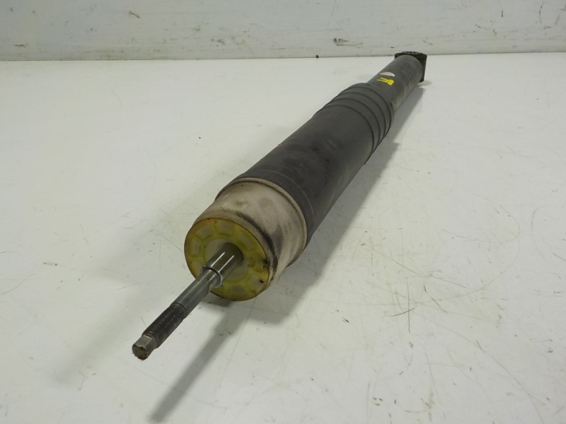 Recambio de amortiguador trasero derecho para renault clio iv 0.9 tce referencia OEM IAM 562109815R 562109815R 