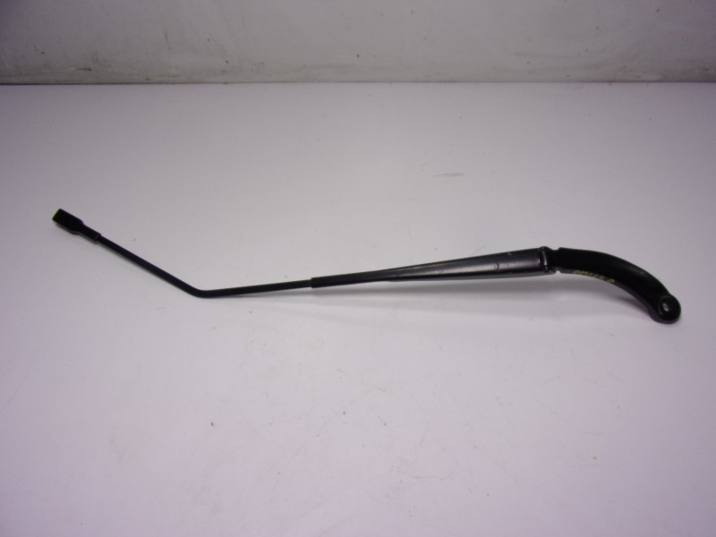 Recambio de brazo limpia delantero derecho para renault captur 0.9 tce referencia OEM IAM 288864303R  