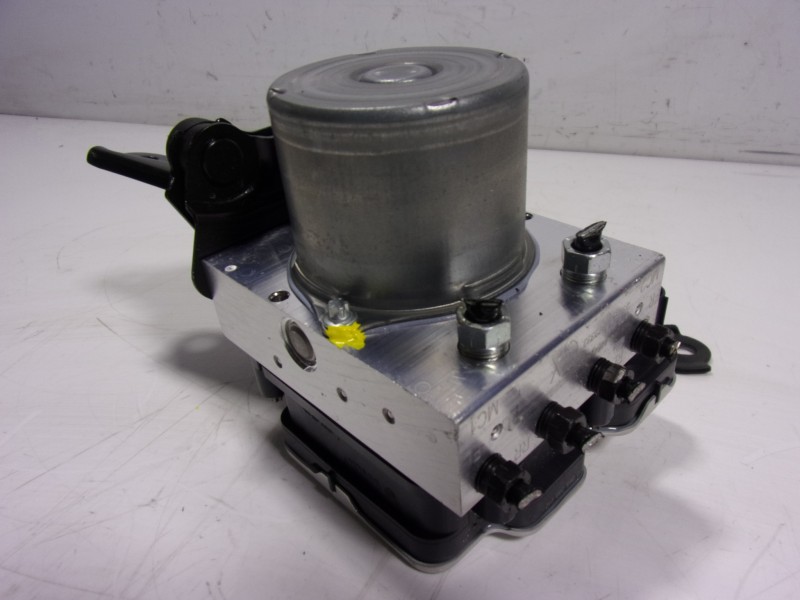 Recambio de abs para toyota yaris 1.5 vvti hev referencia OEM IAM  0265299212 