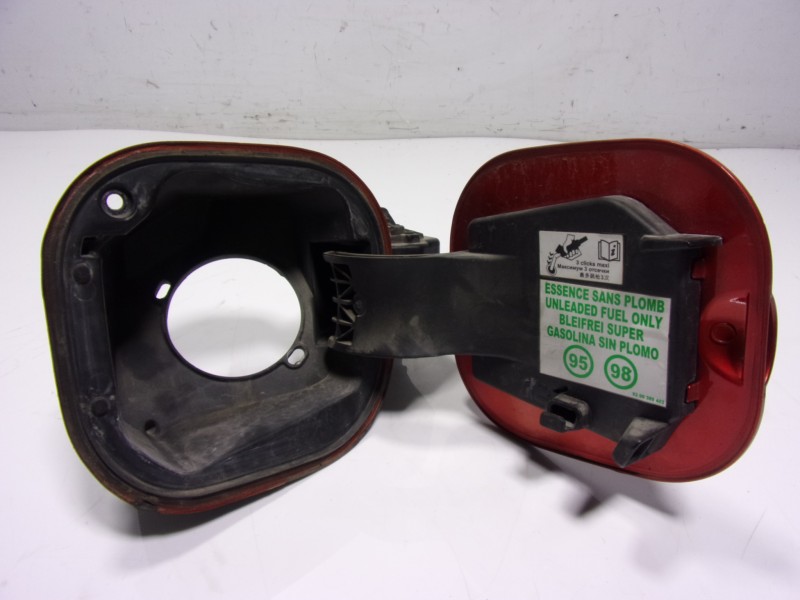 Recambio de tapa combustible para renault twingo iii 1.0 sce referencia OEM IAM  781202653R 