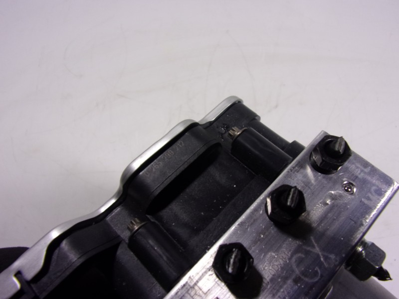 Recambio de abs para toyota yaris 1.5 vvti hev referencia OEM IAM  0265299212 