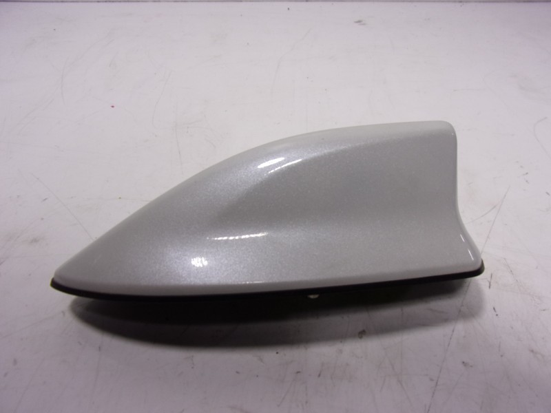 Recambio de antena para toyota corolla cross hybrid 1.8 referencia OEM IAM 8676052020  