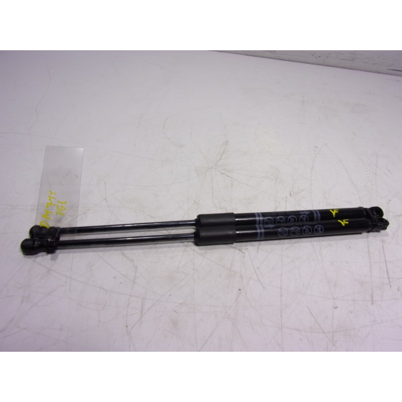 Recambio de amortiguadores maletero / porton para toyota yaris 1.5 vvti hev referencia OEM IAM  68960K0020 