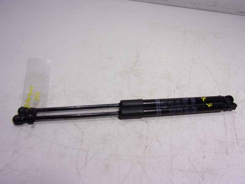 Recambio de amortiguadores maletero / porton para toyota yaris 1.5 vvti hev referencia OEM IAM  68960K0020 