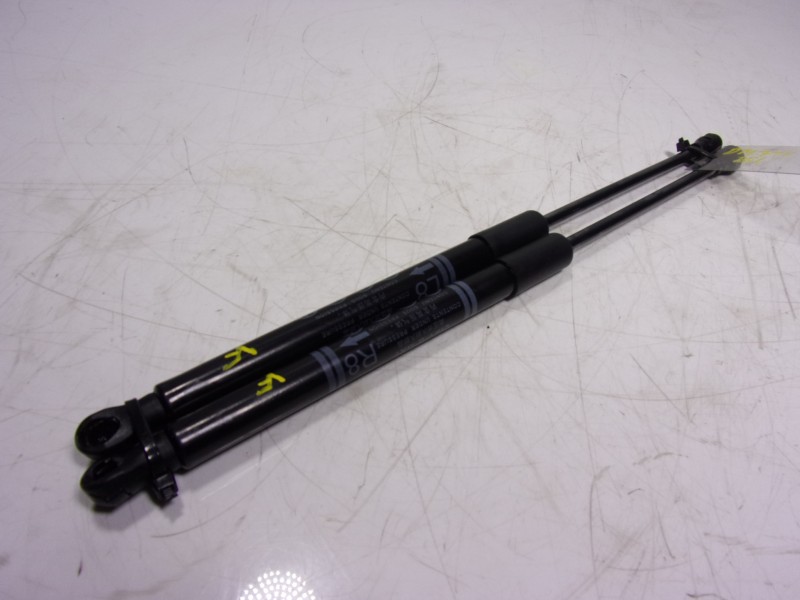 Recambio de amortiguadores maletero / porton para toyota yaris 1.5 vvti hev referencia OEM IAM  68960K0020 