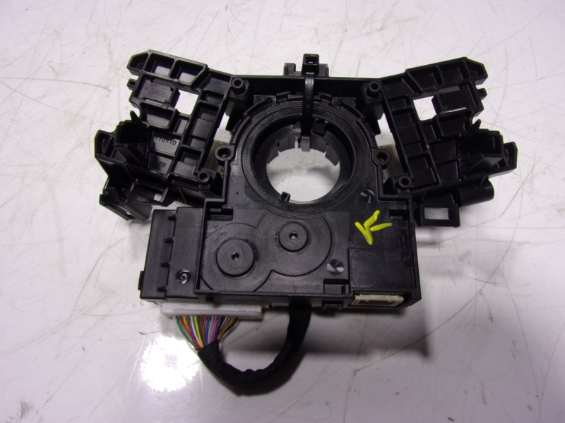 Recambio de anillo airbag para toyota yaris 1.5 vvti hev referencia OEM IAM  89245K0020 