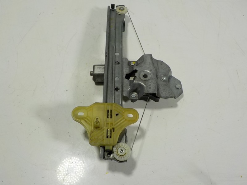 Recambio de elevalunas trasero derecho para renault clio iv 0.9 tce referencia OEM IAM 827008880R 827008880R 