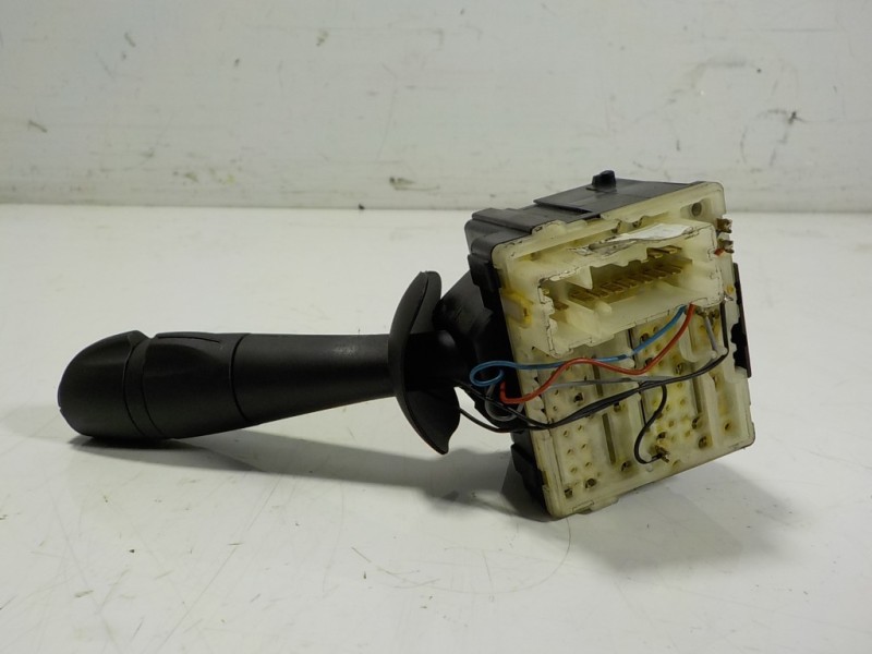 Recambio de mando limpia para renault clio iv 0.9 tce referencia OEM IAM 8201168016 255675887R 