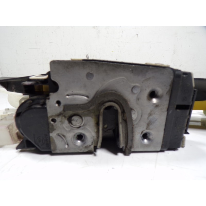 Recambio de cerradura puerta delantera izquierda para mercedes-benz clase e (w212) lim. 3.0 cdi cat referencia OEM IAM A20472015