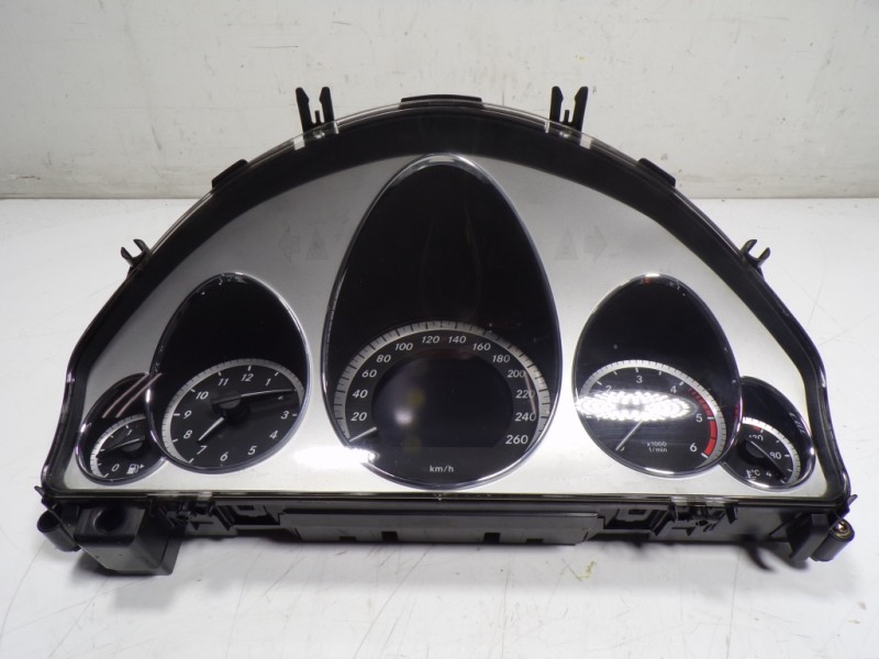 Recambio de cuadro instrumentos para mercedes-benz clase e (w212) lim. 3.0 cdi cat referencia OEM IAM A2129004904 A2C53257171 