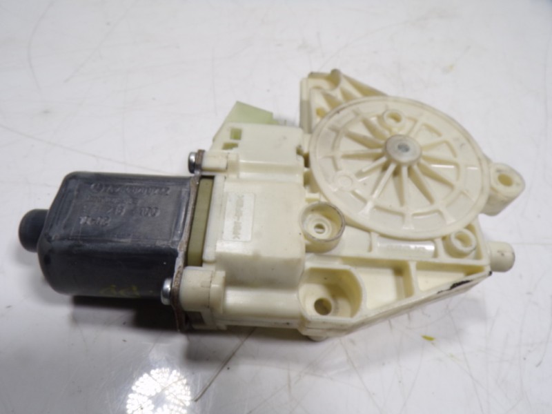 Recambio de motor elevalunas delantero derecho para mercedes-benz clase e (w212) lim. 3.0 cdi cat referencia OEM IAM A2129066702