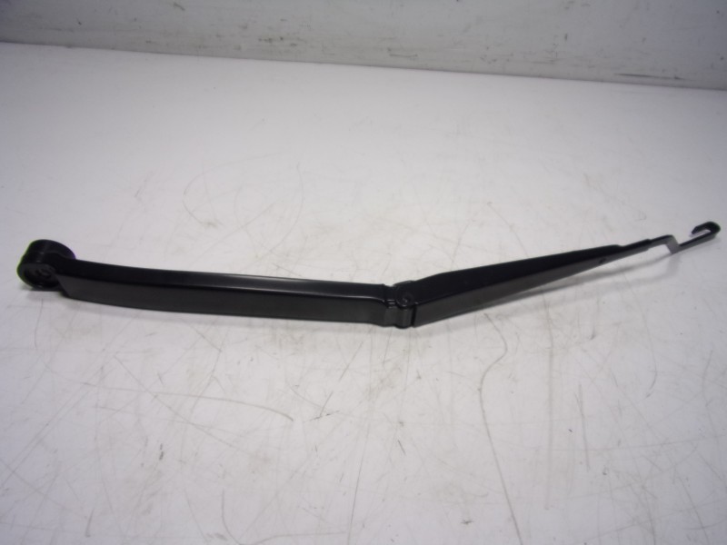 Recambio de brazo limpia delantero derecho para toyota hilux (3b/3c/3d) gr sport referencia OEM IAM 852110K230  