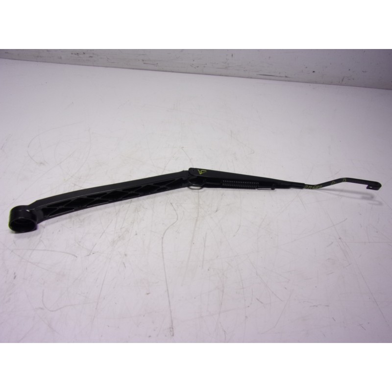 Recambio de brazo limpia delantero derecho para toyota hilux (3b/3c/3d) gr sport referencia OEM IAM 852110K230  