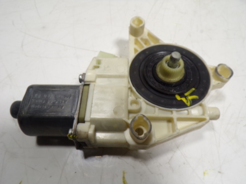 Recambio de motor elevalunas delantero izquierdo para mercedes-benz clase e (w212) lim. 3.0 cdi cat referencia OEM IAM A21290668