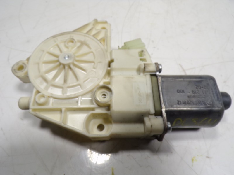 Recambio de motor elevalunas delantero izquierdo para mercedes-benz clase e (w212) lim. 3.0 cdi cat referencia OEM IAM A21290668