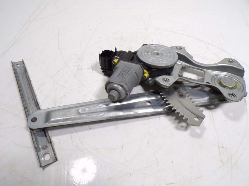 Recambio de elevalunas trasero derecho para nissan juke (f15) 1.2 16v cat referencia OEM IAM 827201KA0B 82731CV01C 82731CV01C