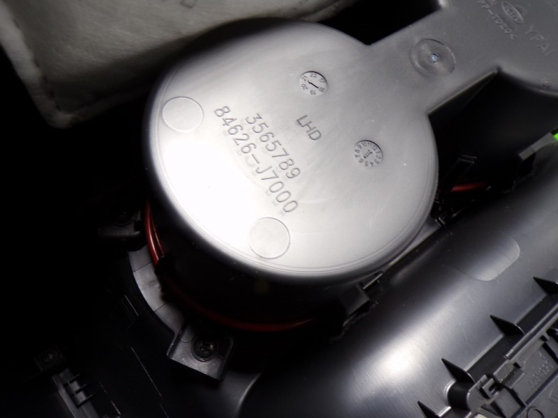 Recambio de apoyabrazos central para kia ceed 1.0 tgdi cat referencia OEM IAM  84626J7000 