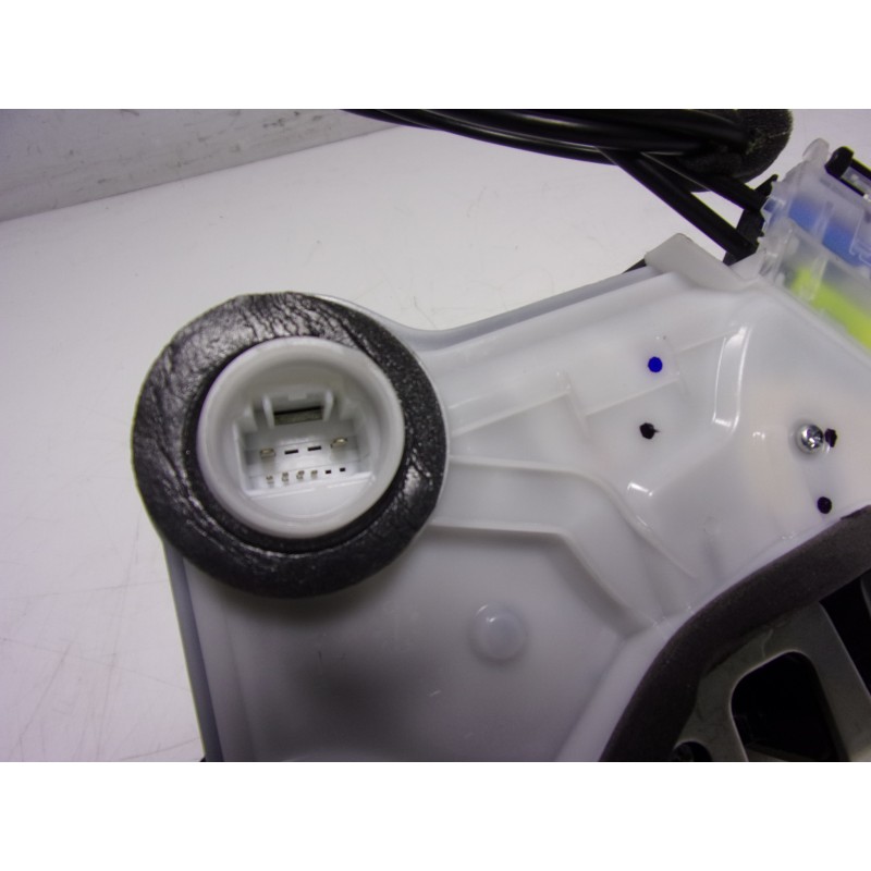 Recambio de cerradura puerta delantera izquierda para toyota hilux (3b/3c/3d) gr sport referencia OEM IAM 6904002450  