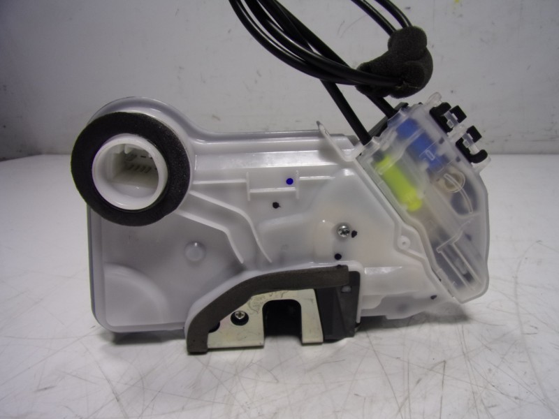 Recambio de cerradura puerta delantera izquierda para toyota hilux (3b/3c/3d) gr sport referencia OEM IAM 6904002450  