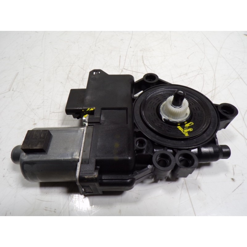 Recambio de motor elevalunas delantero derecho para kia ceed 1.0 tgdi cat referencia OEM IAM  82460J7015 