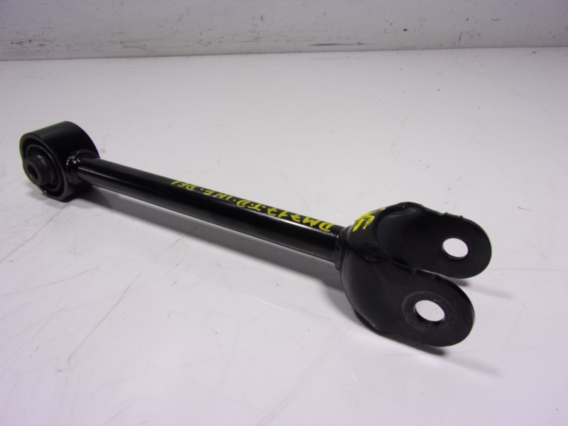 Recambio de brazo suspension inferior trasero derecho para toyota corolla hybrid referencia OEM IAM 4871002090  