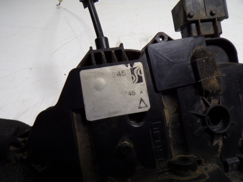 Recambio de cerradura puerta trasera izquierda para fiat punto (199) 1.2 cat referencia OEM IAM 52065102  