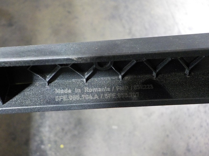 Recambio de brazo limpia trasero para seat leon sportstourer (kl8) style referencia OEM IAM 5FE9557079B9 5FE955704A 