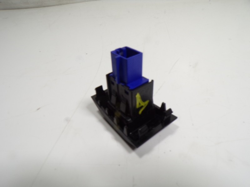 Recambio de warning para cupra leon kl8 2.0 tsi vz 245 referencia OEM IAM 6F09532356PS  