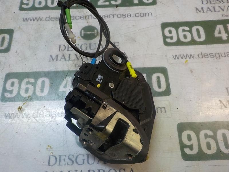 Recambio de cerradura puerta trasera derecha para toyota auris 1.4 turbodiesel cat referencia OEM IAM 6905002180  